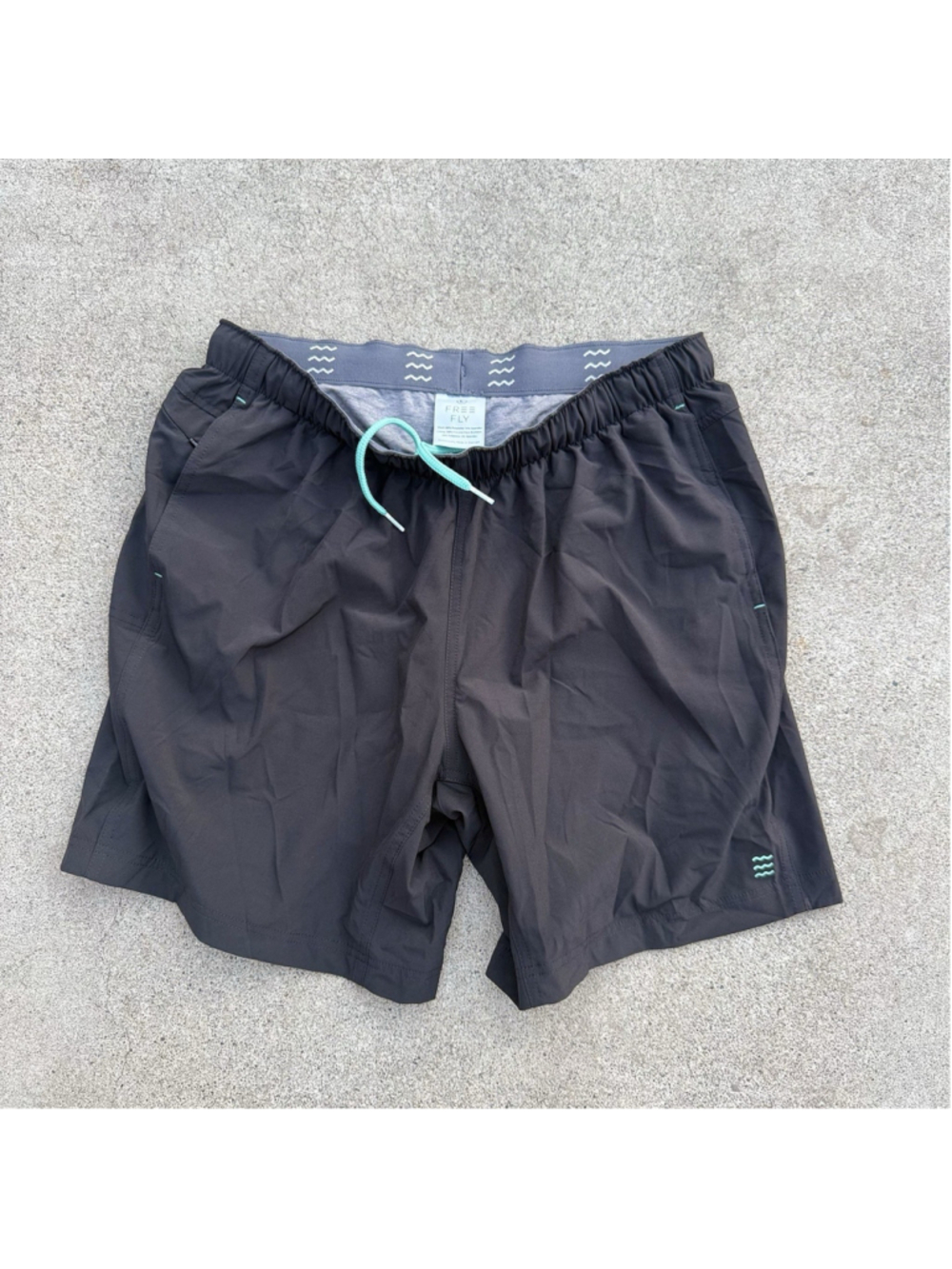 Free Fly Men’s Bamboo Lined Highwater Shorts Size Large Carbon
